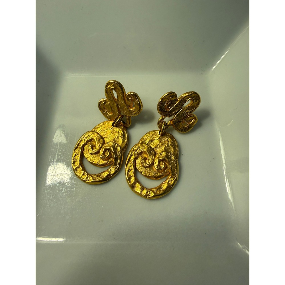 Gold Tone Hammered Metal Drop Earrings Vintage Ornate 80s Signed J.C.